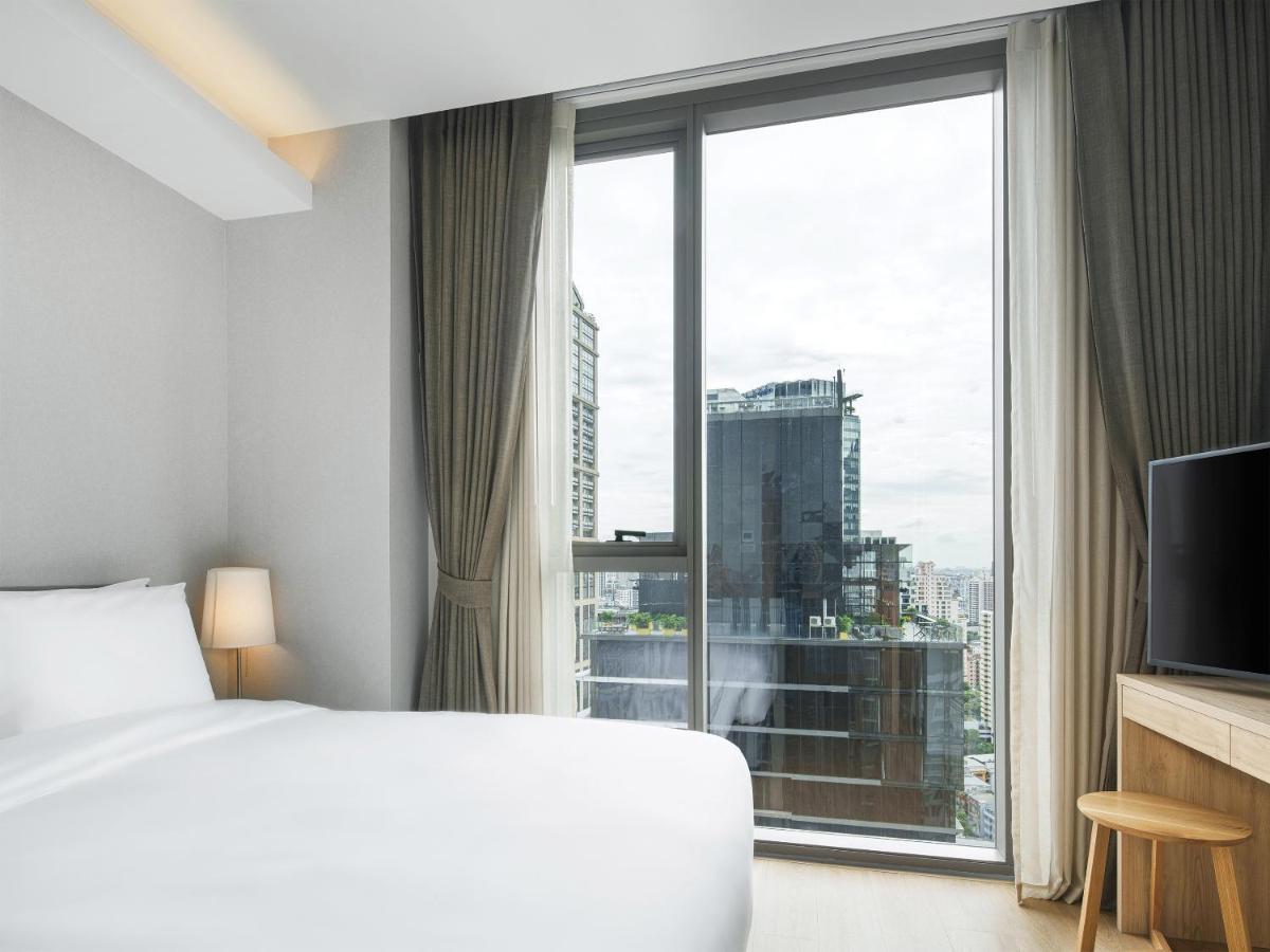 Oakwood Suites Μπανγκόκ Εξωτερικό φωτογραφία A bedroom at the hotel