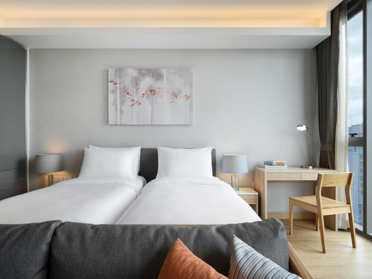 Oakwood Suites Μπανγκόκ Εξωτερικό φωτογραφία A room at the hotel