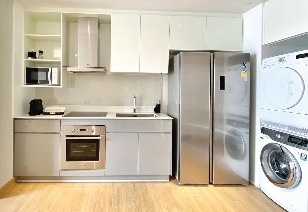 Oakwood Suites Μπανγκόκ Εξωτερικό φωτογραφία A kitchen in a student apartment